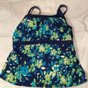 Women’s Multi colored floral tankini  top size 18W.